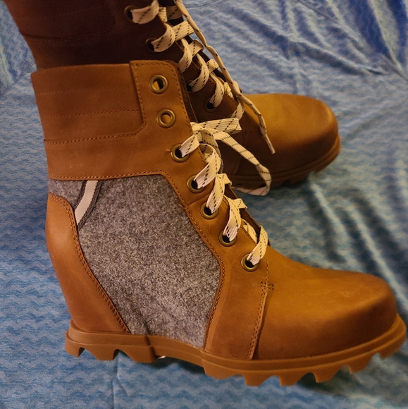 Sorel Boots - Picture 8 of 16